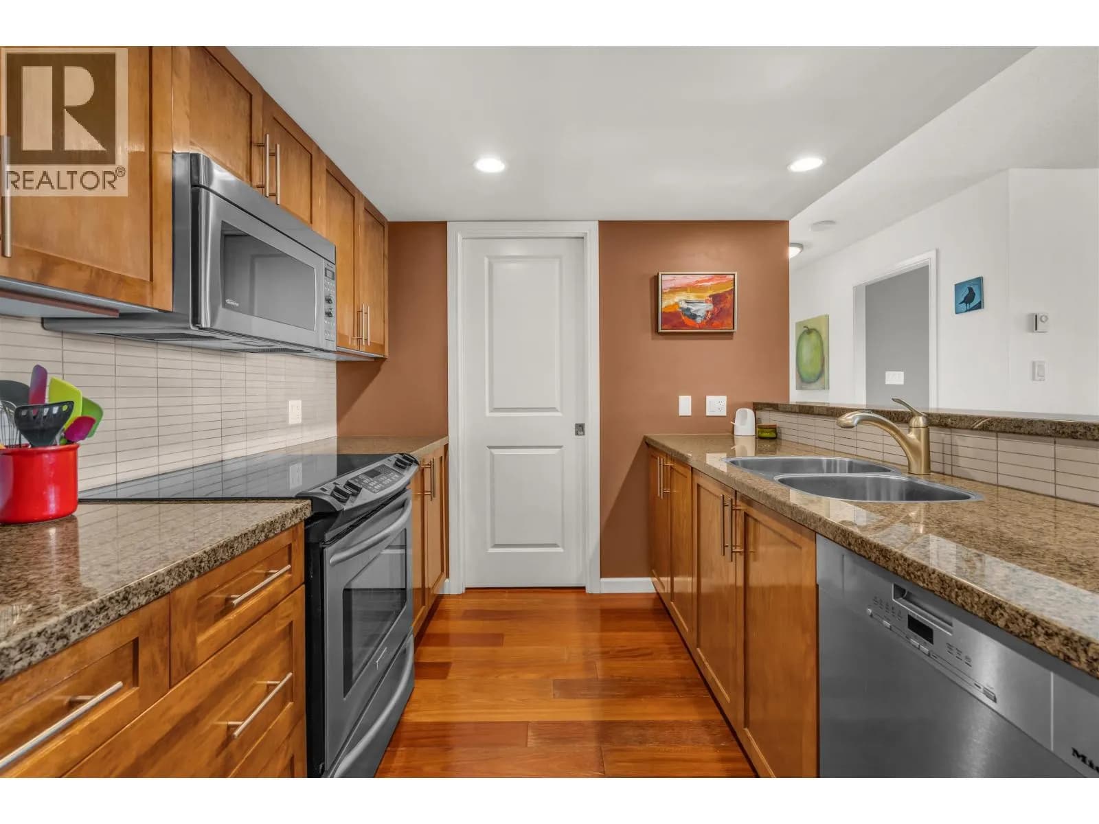 #1404 288 UNGLESS WAY, Port Moody, BC photo 3