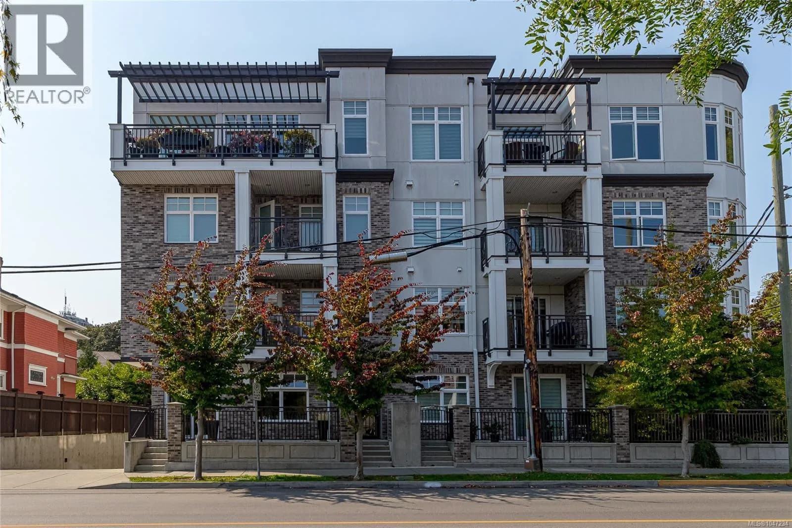 #105 1765 Oak Bay Ave, Victoria, BC photo 3