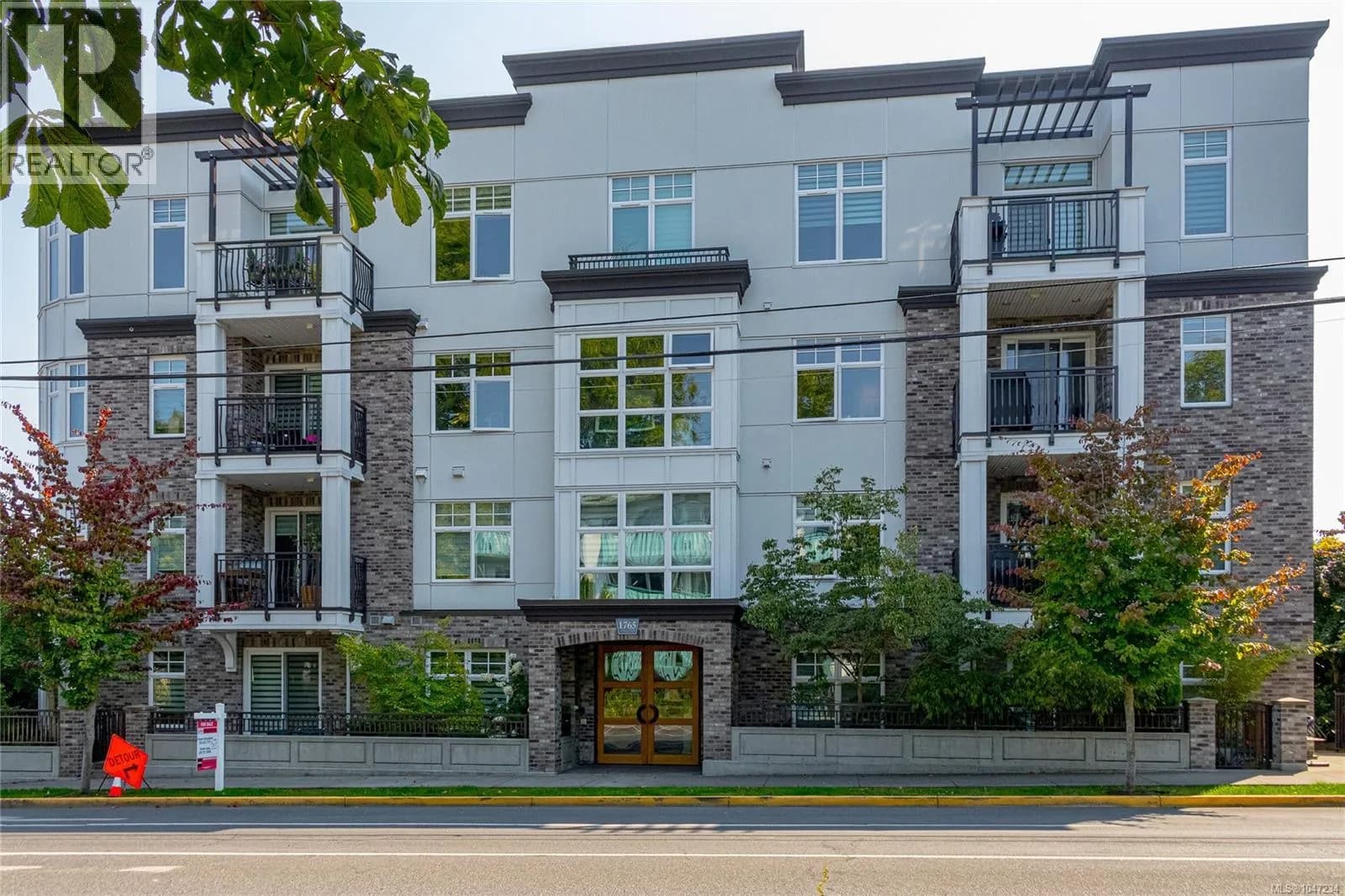 #105 1765 Oak Bay Ave, Victoria, BC photo 4