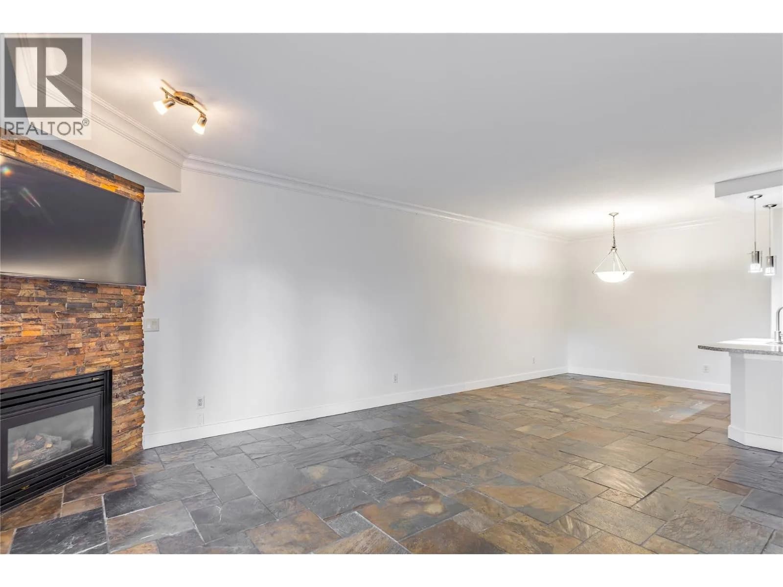 #103 2300 Benvoulin Road, Kelowna, BC photo 2
