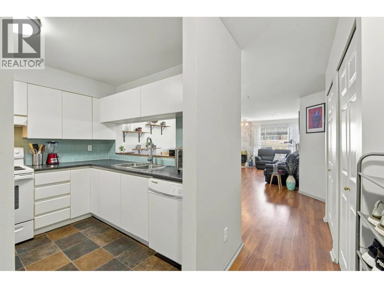 #410 525 AGNES STREET, New Westminster, BC photo 3