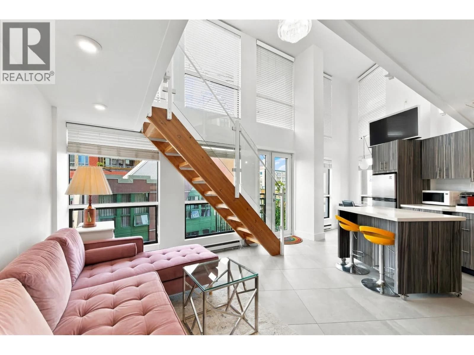 1 E CORDOVA STREET, Vancouver