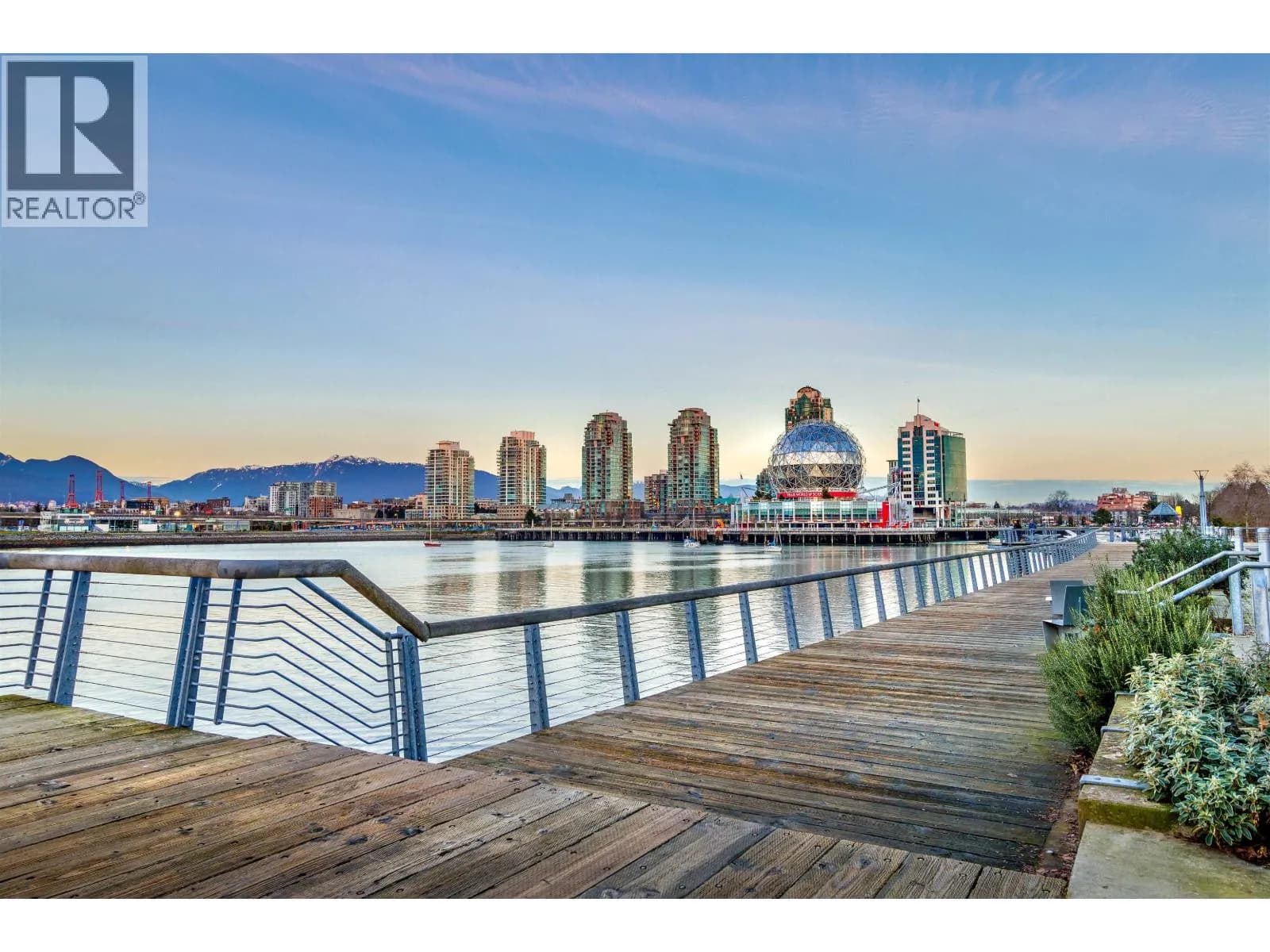 38 ATHLETES WAY, Vancouver, BC photo 3