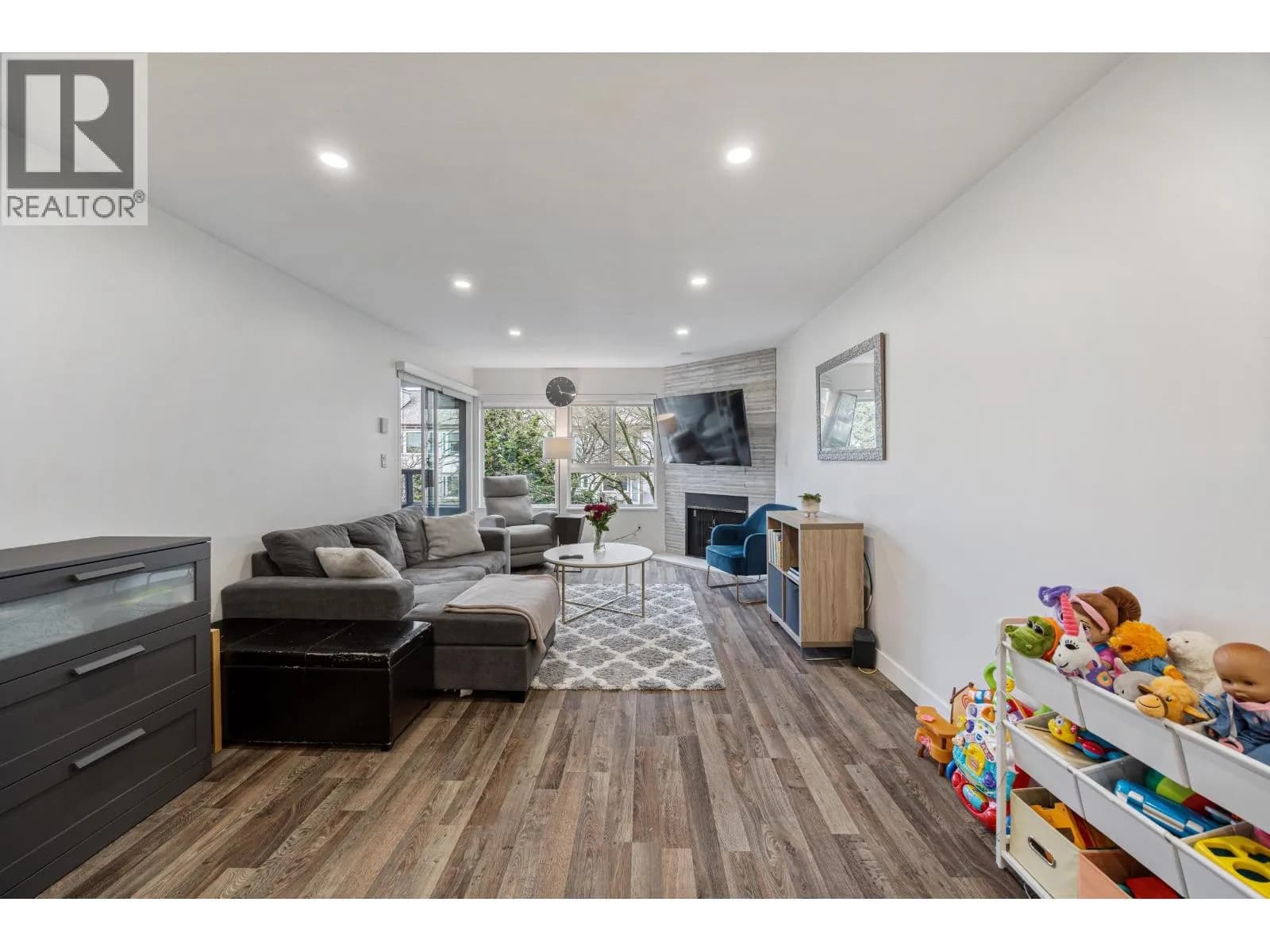 #205 7465 SANDBORNE AVENUE, Burnaby, BC photo 3