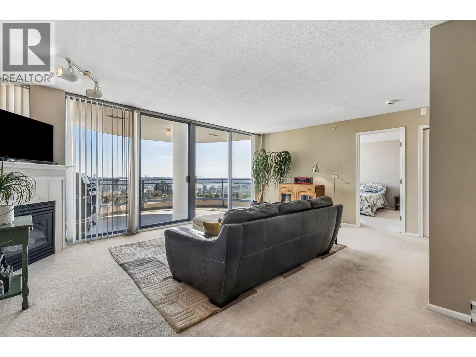 #1604 739 PRINCESS STREET, New Westminster, BC photo 2