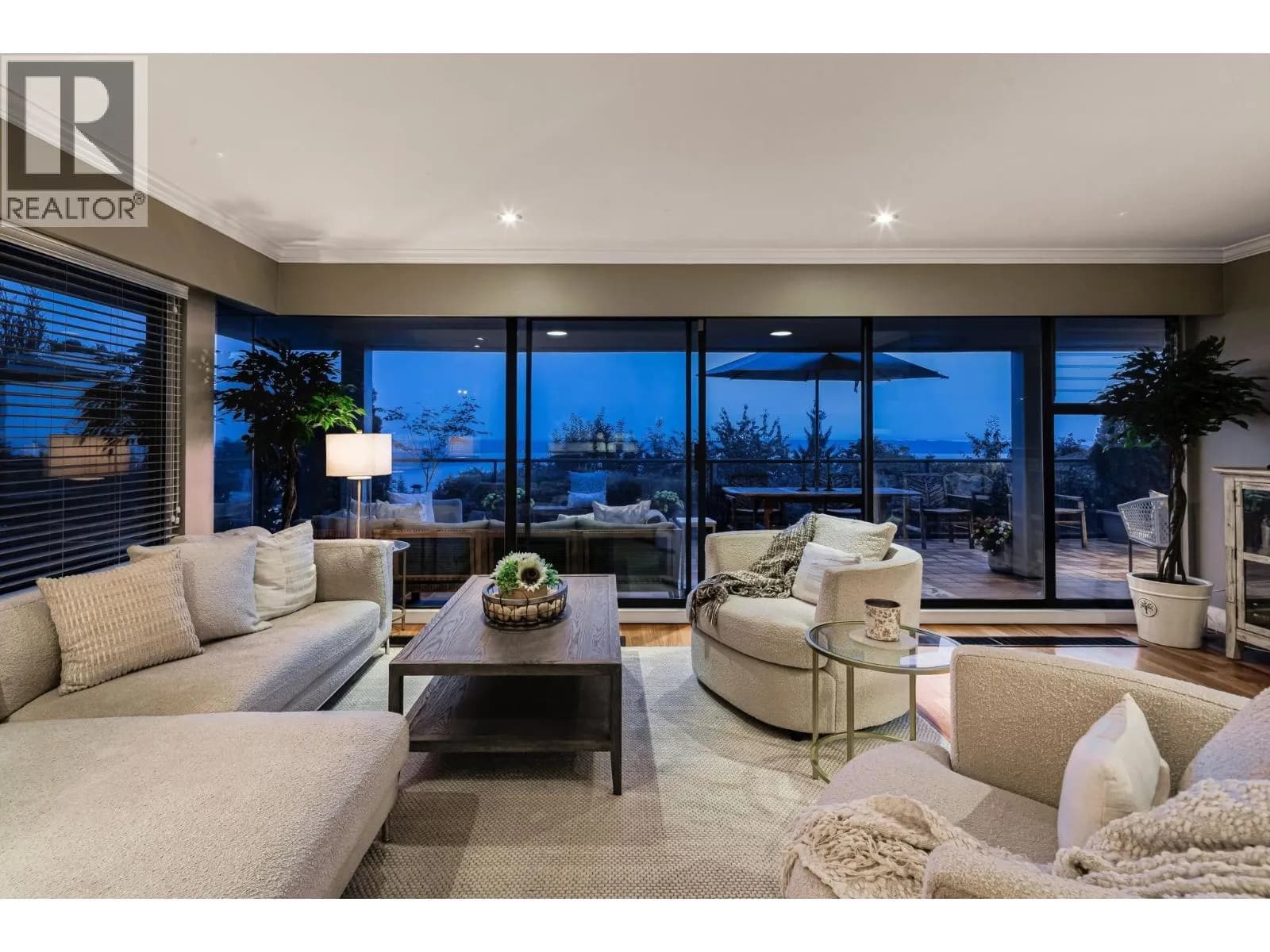 2246 FOLKESTONE WAY, West Vancouver