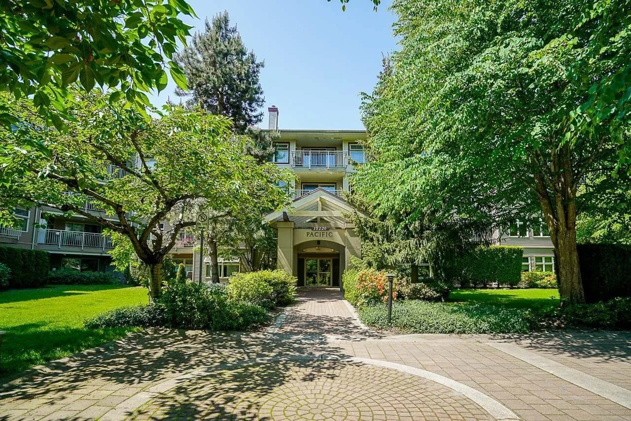15220 GUILDFORD DRIVE, Surrey