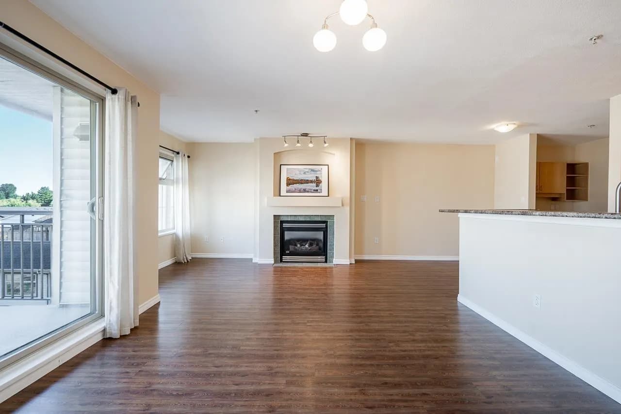 #401 15220 GUILDFORD DRIVE, Surrey, BC photo 5