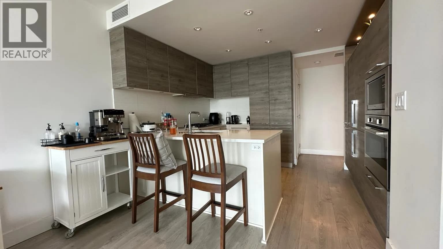 #2909 7388 KINGSWAY, Burnaby, BC photo 4