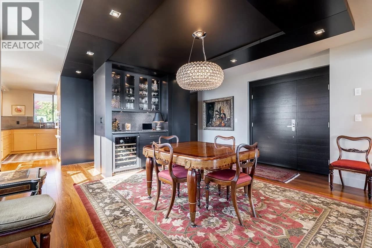 #301 1930 BELLEVUE AVENUE, West Vancouver, BC photo 3