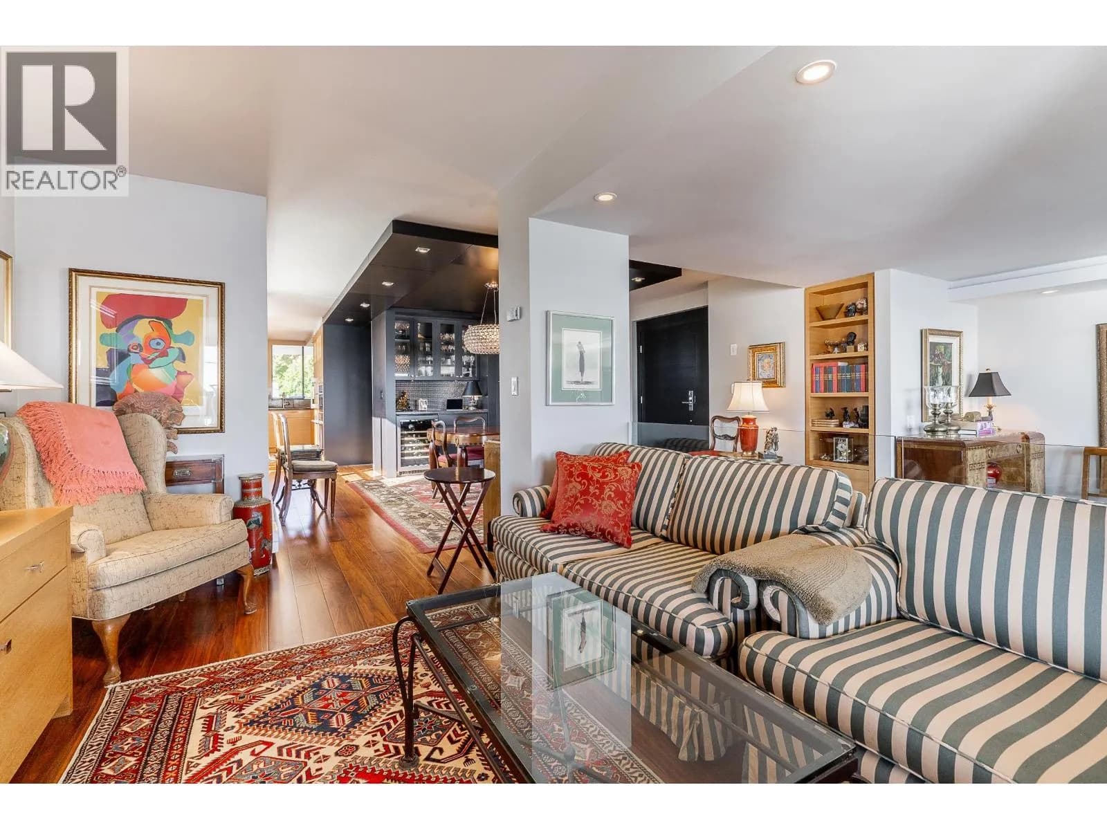 #301 1930 BELLEVUE AVENUE, West Vancouver, BC photo 4