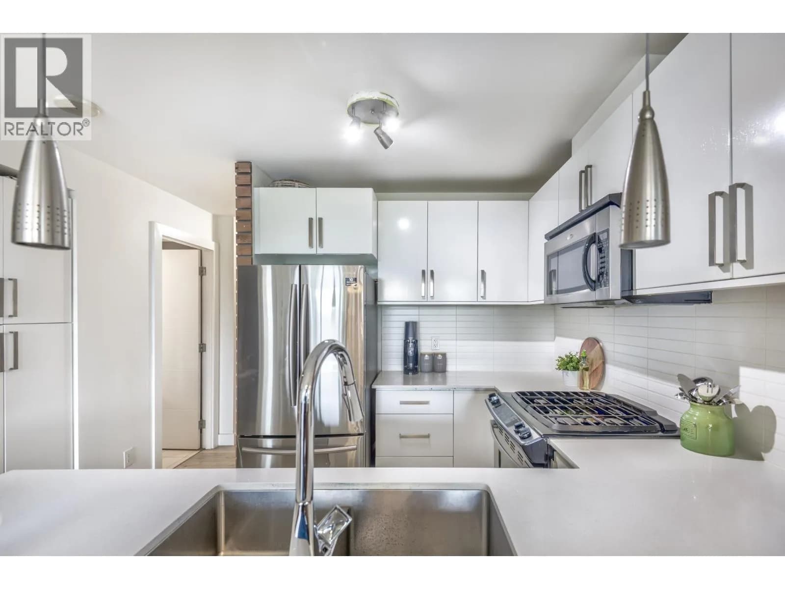 #1606 9868 CAMERON STREET, Burnaby, BC photo 4