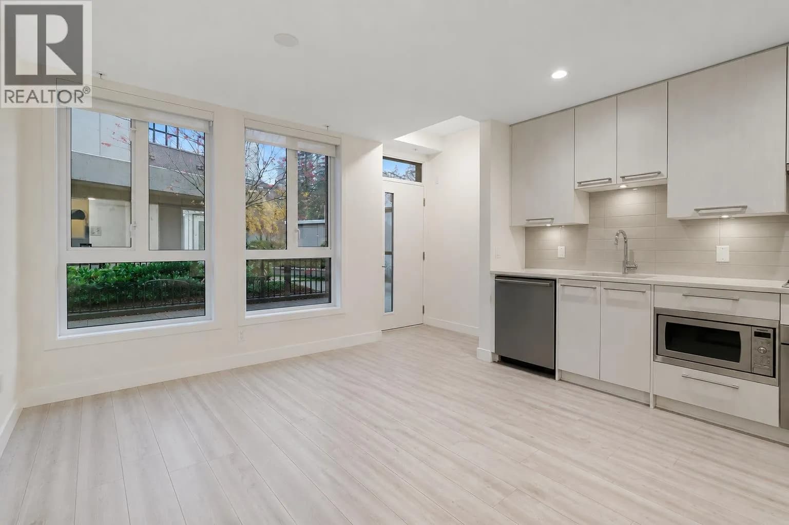 #124 2035 GLENAIRE STREET, North Vancouver, BC photo 5