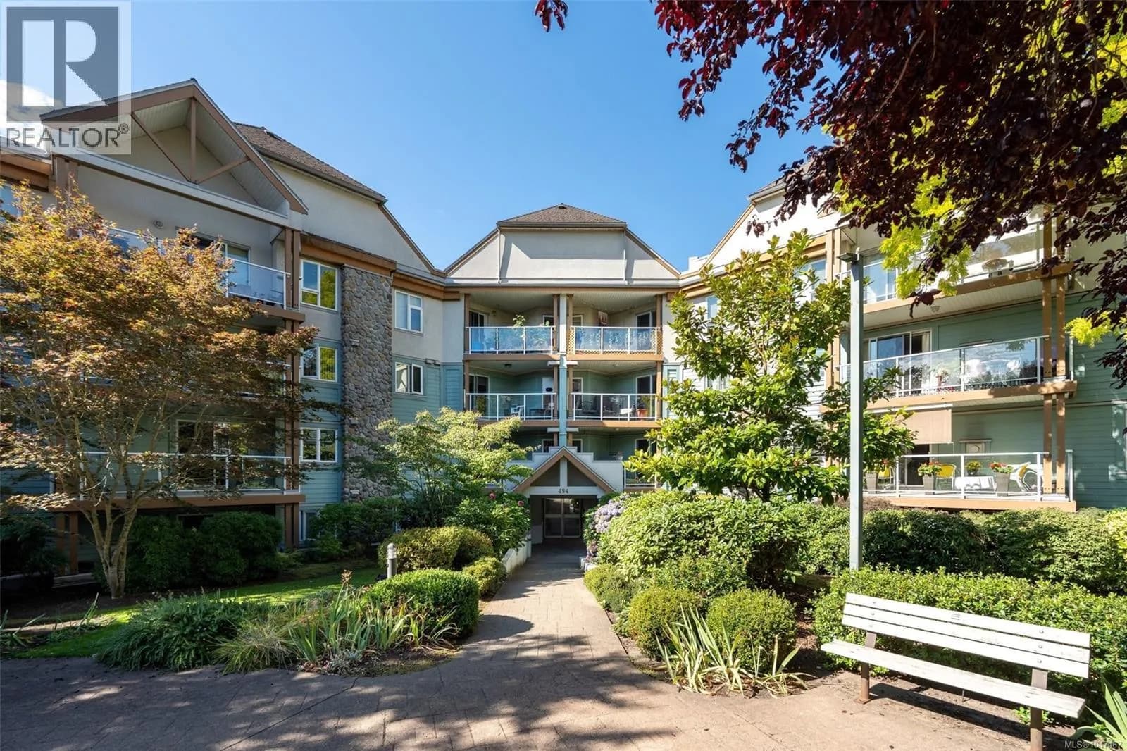 494 Marsett Pl, Saanich