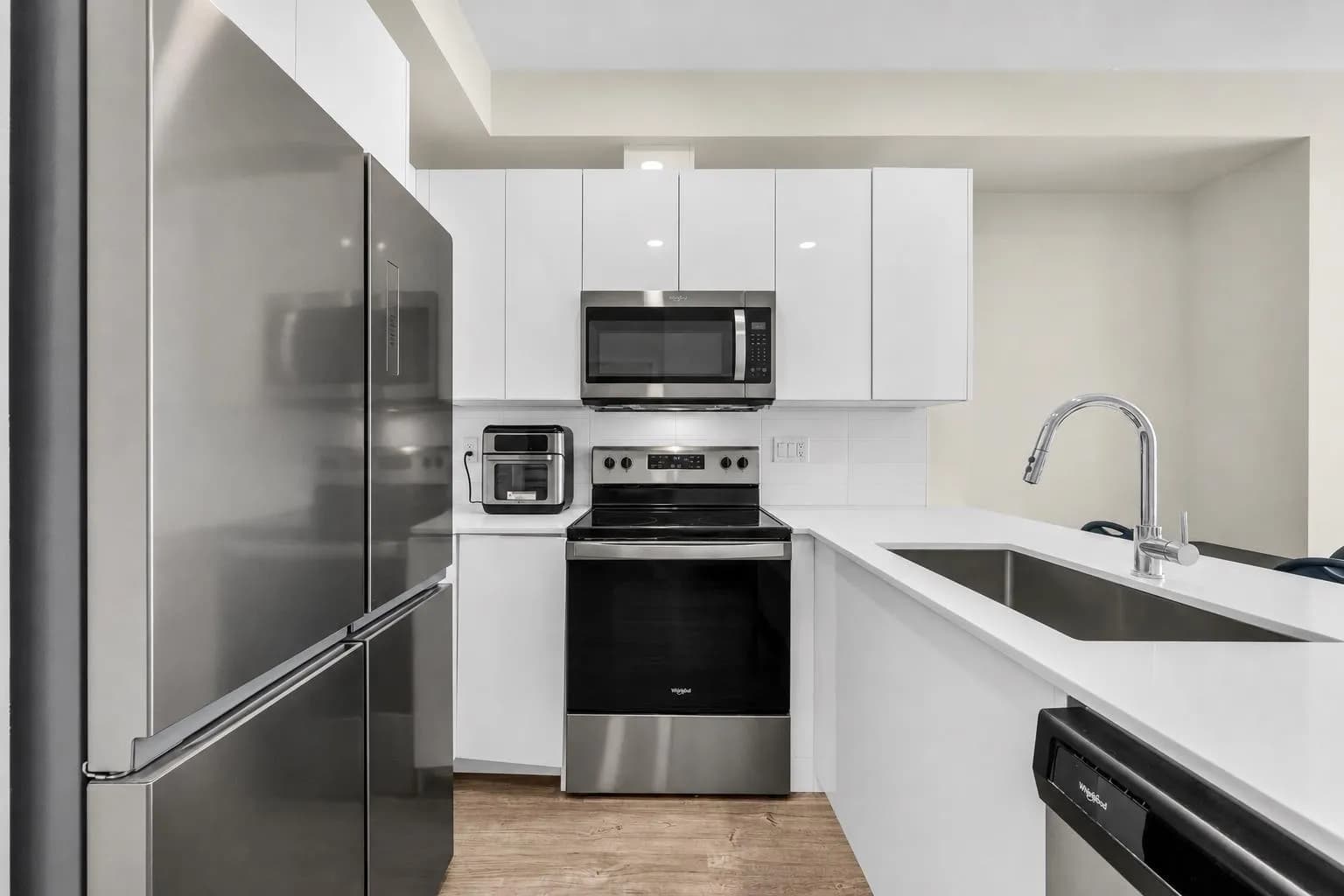 #201 9450 ROBSON STREET, Chilliwack, BC photo 2