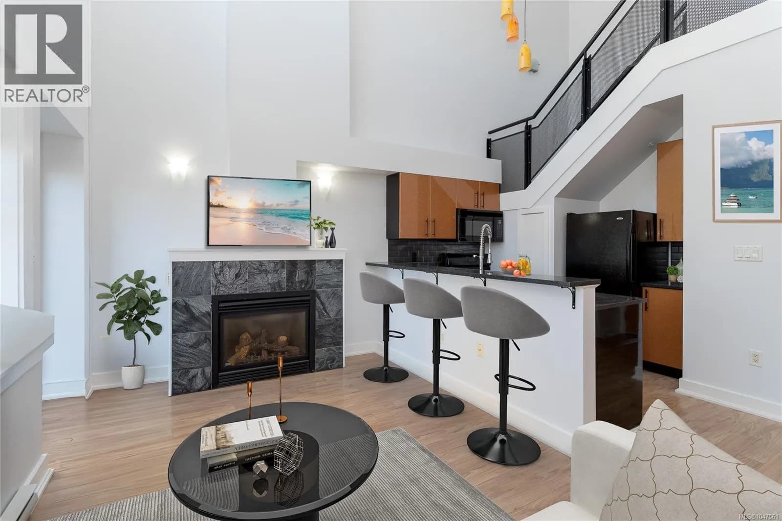 #323 599 Pandora Ave, Victoria, BC photo 3