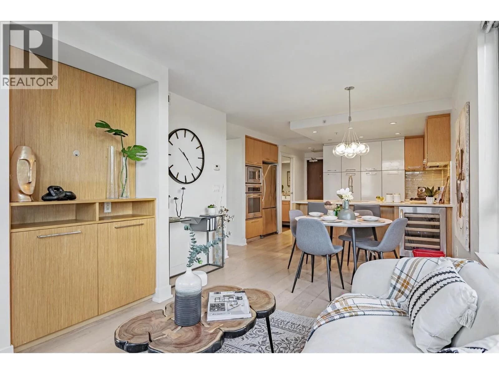 1680 W 4TH AVENUE, Vancouver