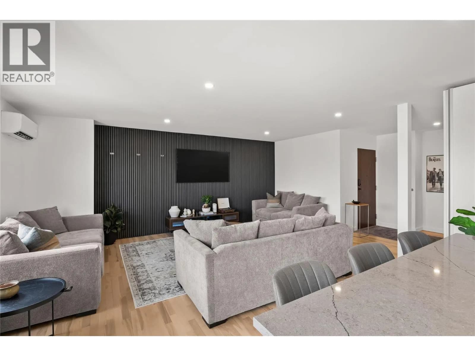 #504 1915 Pacific Court, Kelowna, BC photo 3