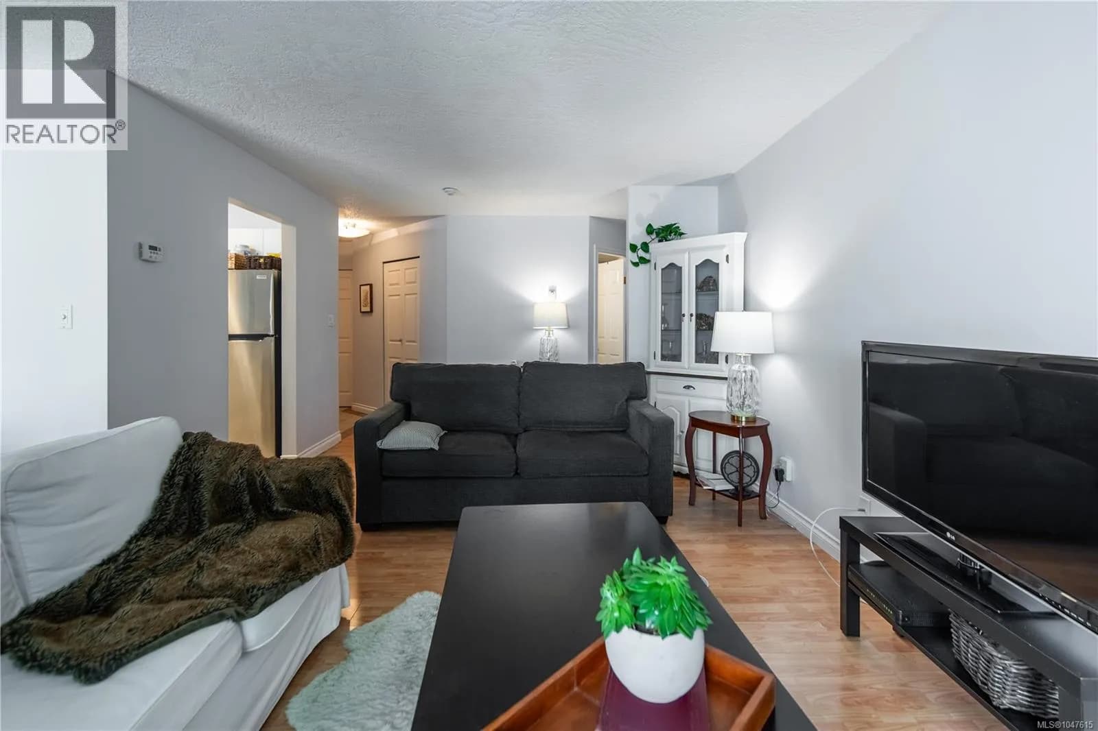 #304 832 Fisgard St, Victoria, BC photo 4