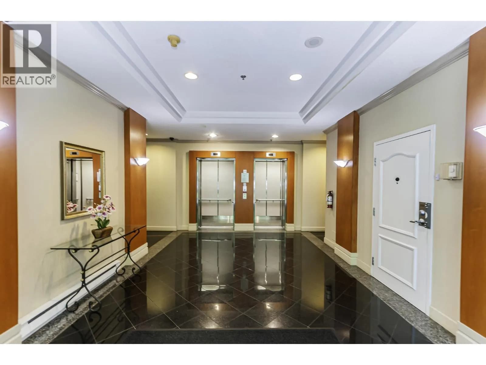 #303 7680 GRANVILLE AVENUE, Richmond, BC photo 3