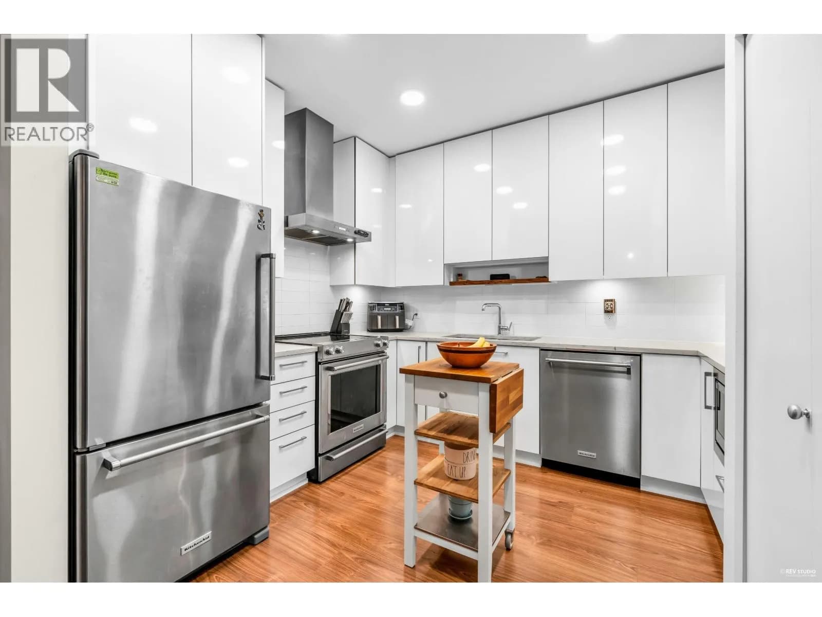 #201 5460 BROADWAY, Burnaby, BC photo 3