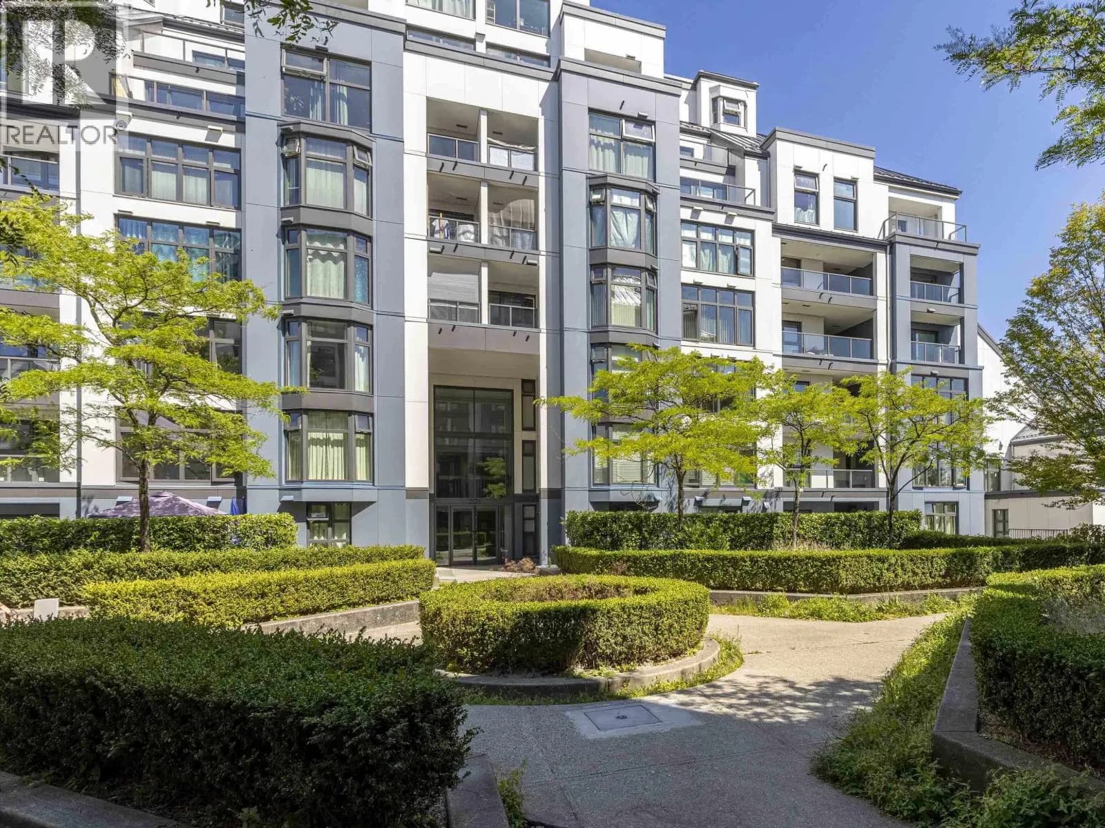 2528 E BROADWAY, Vancouver