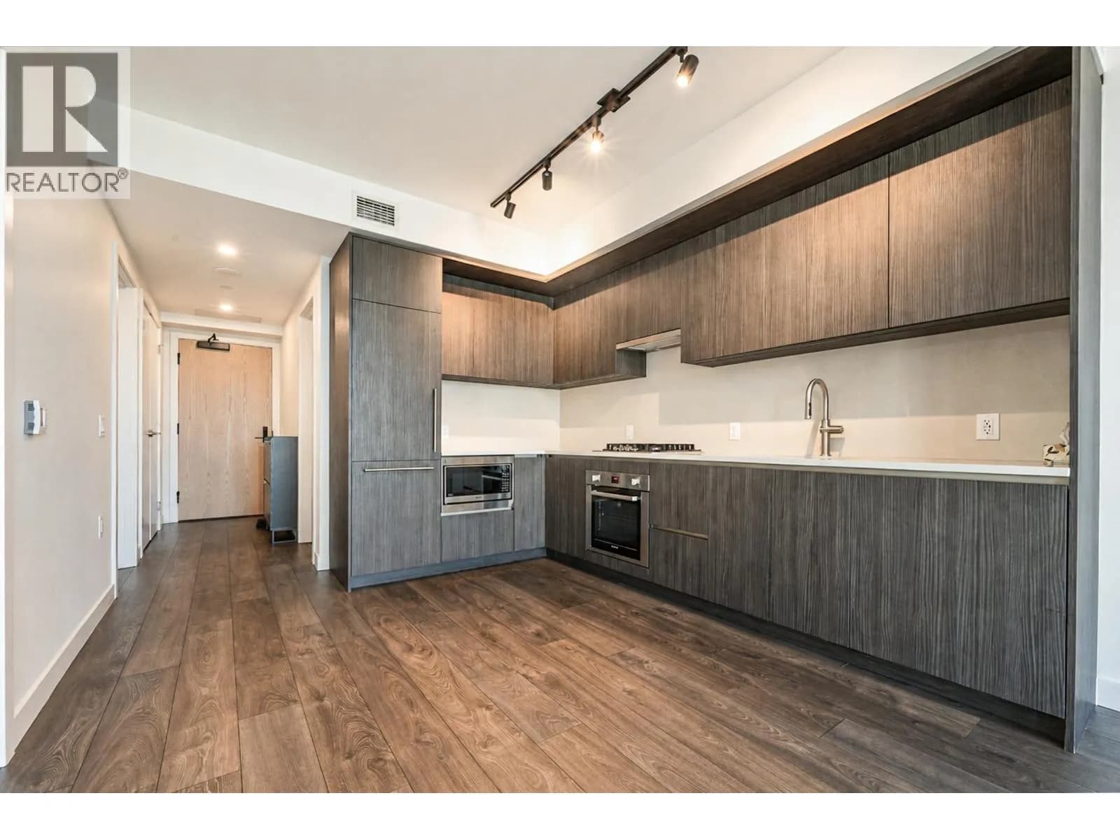 #1006 5987 WILSON AVENUE, Burnaby, BC photo 4