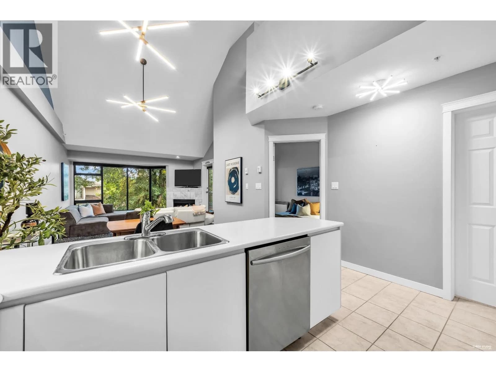 1966 Coquitlam Avenue, Port Coquitlam