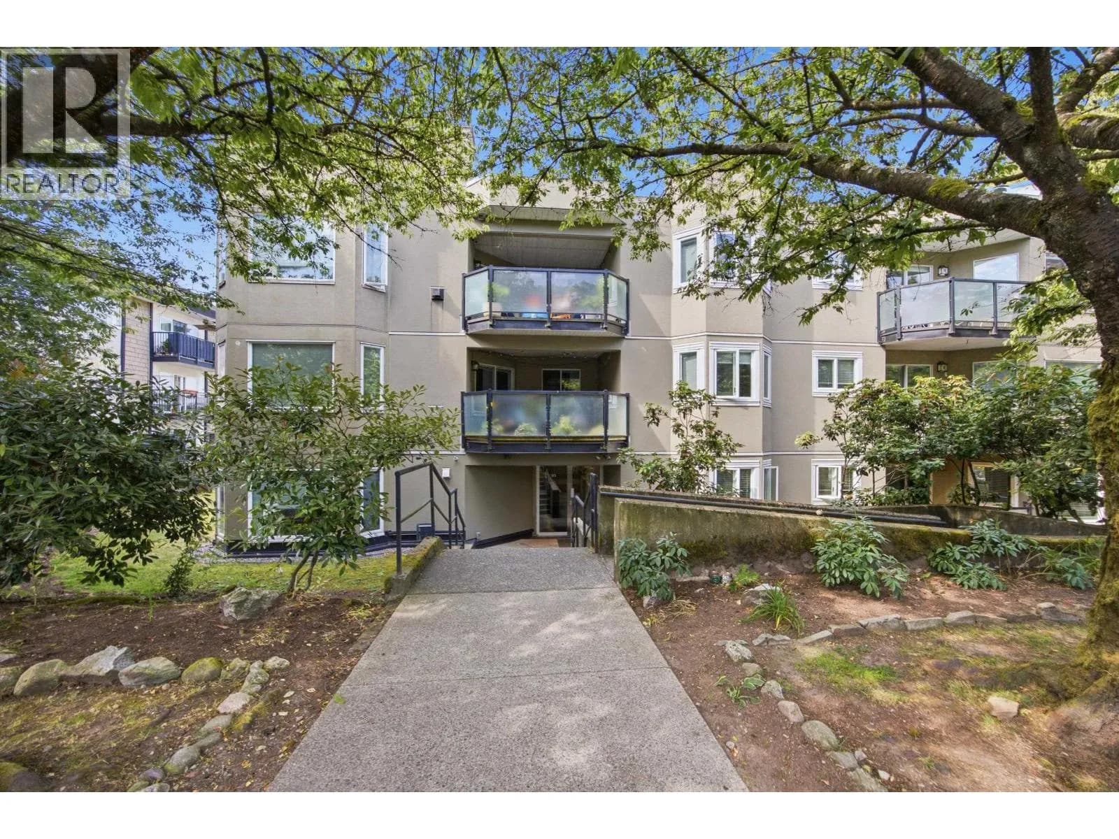 #101 175 W 4TH STREET, North Vancouver, BC photo 2