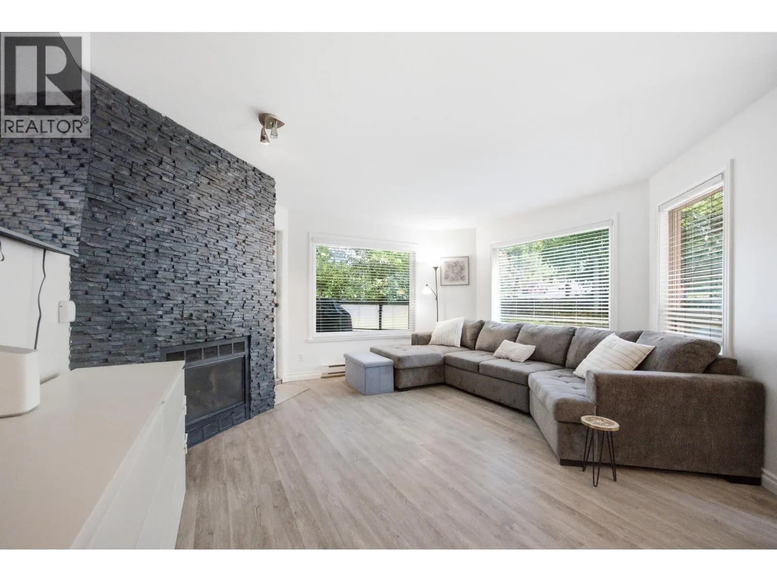 #101 175 W 4TH STREET, North Vancouver, BC photo 5