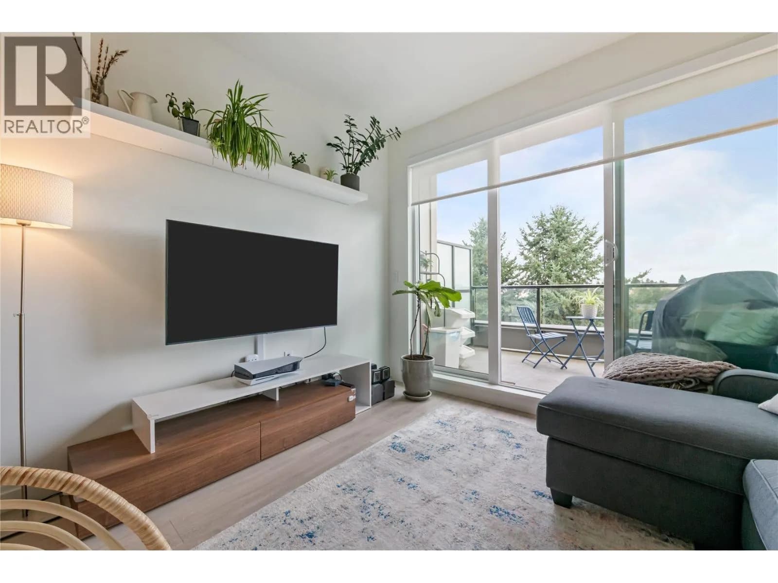 #612 7588 16TH STREET, Burnaby, BC photo 4