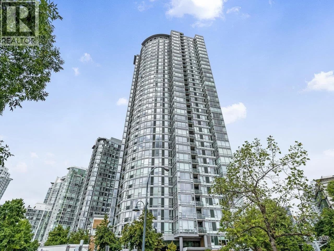 1033 MARINASIDE CRESCENT, Vancouver