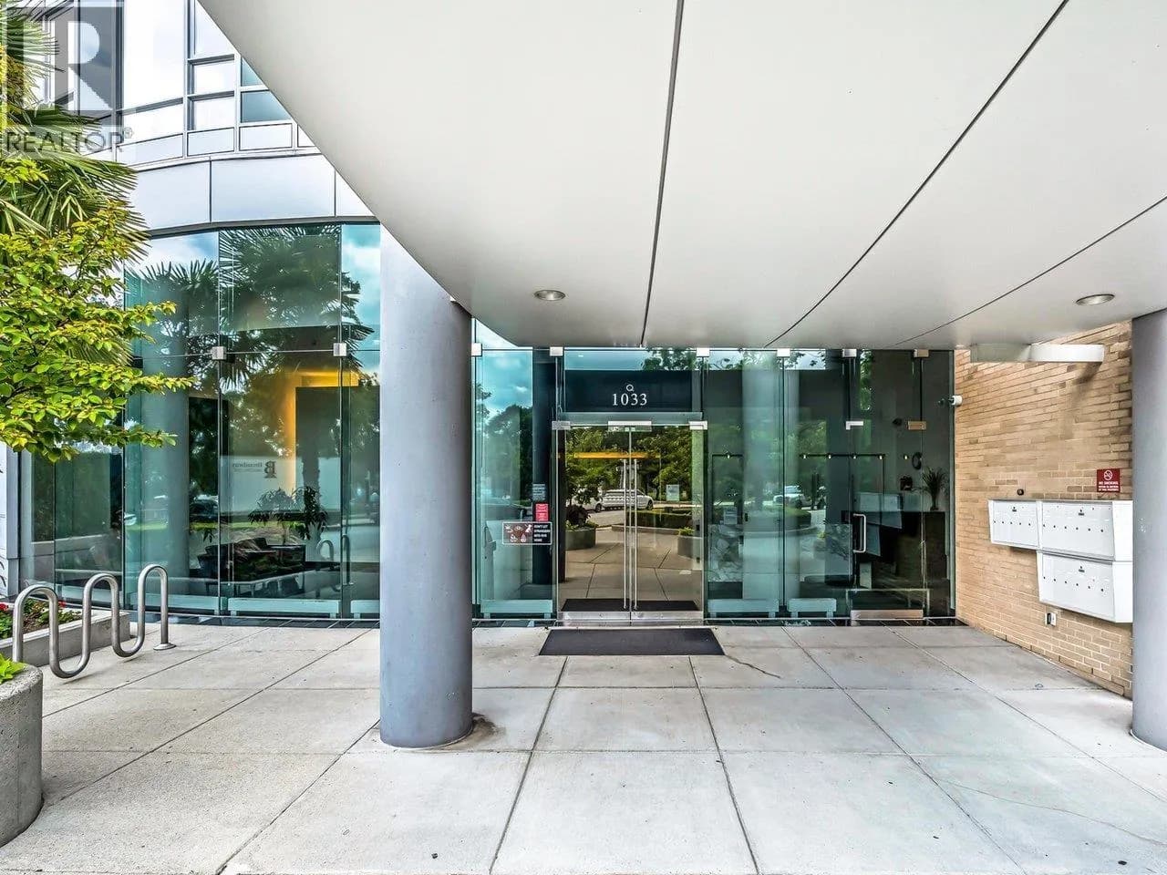 #2105 1033 MARINASIDE CRESCENT, Vancouver, BC photo 2