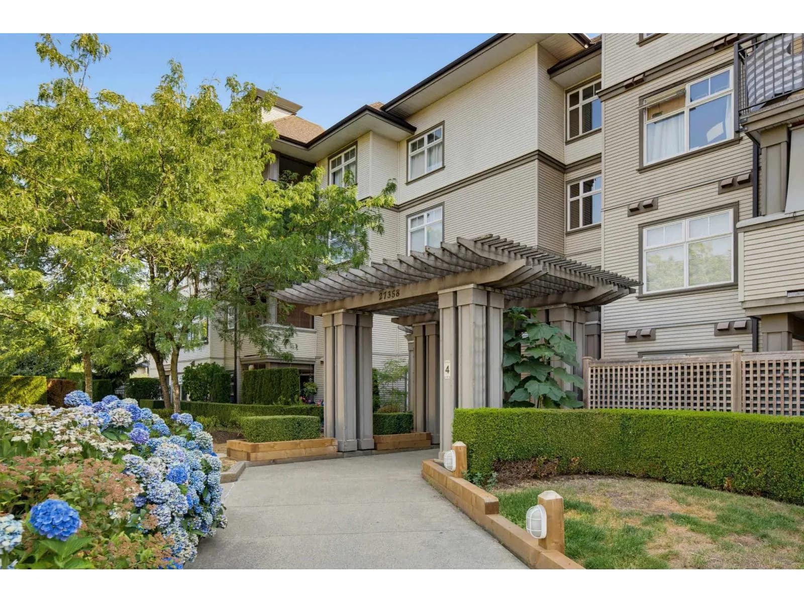 27358 32 AVENUE, Langley