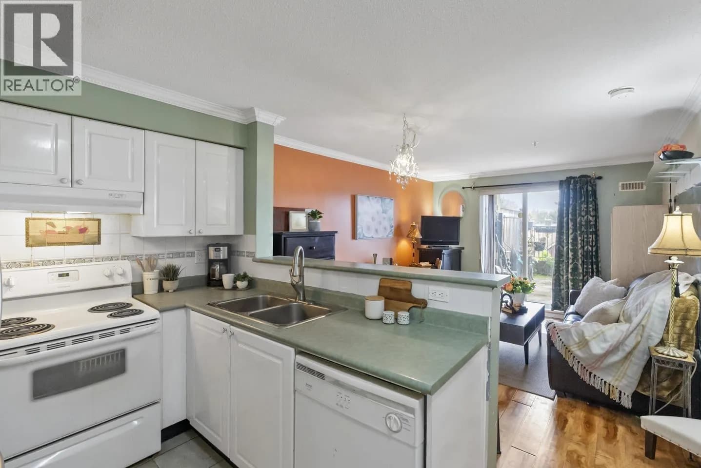 #202 868 KINGSWAY, Vancouver, BC photo 5