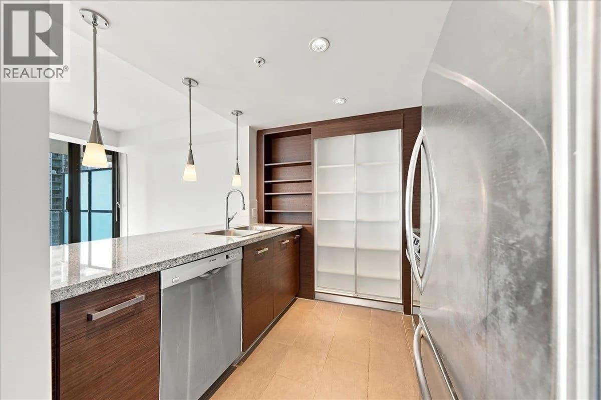 #1804 2959 GLEN DRIVE, Coquitlam, BC photo 5