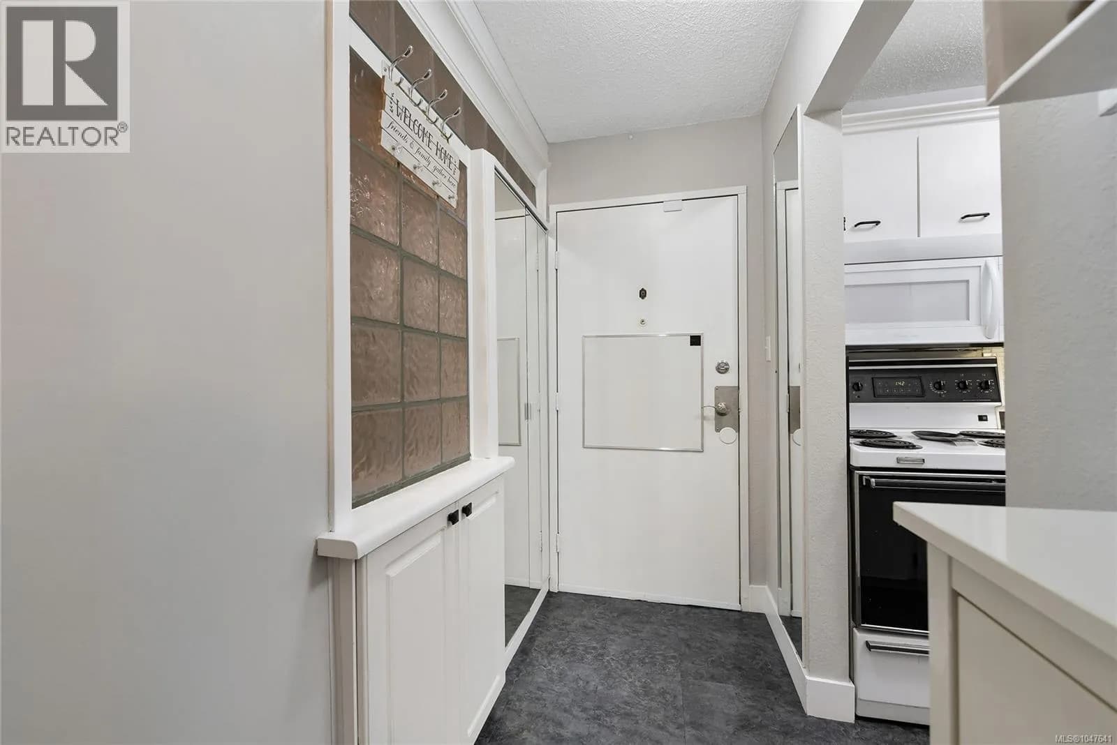 #214 848 Esquimalt Rd, Esquimalt, BC photo 4