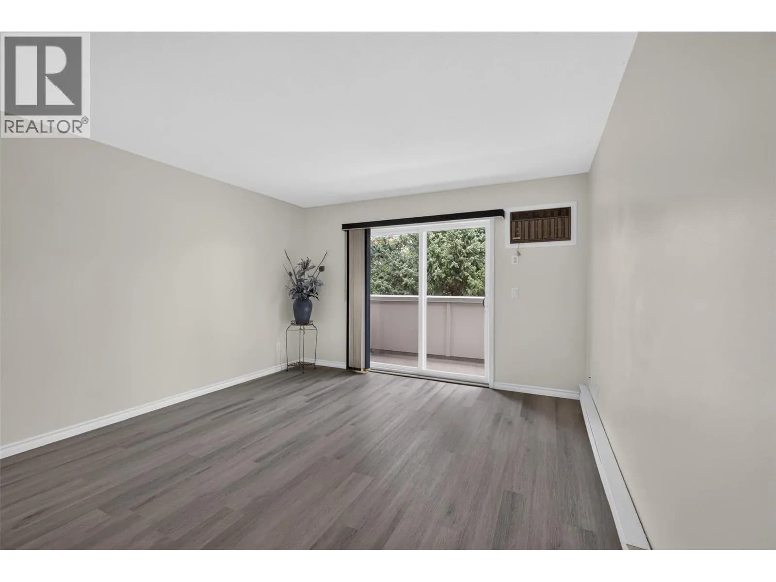 #400 3160 De Montreuil Court, Kelowna, BC photo 5