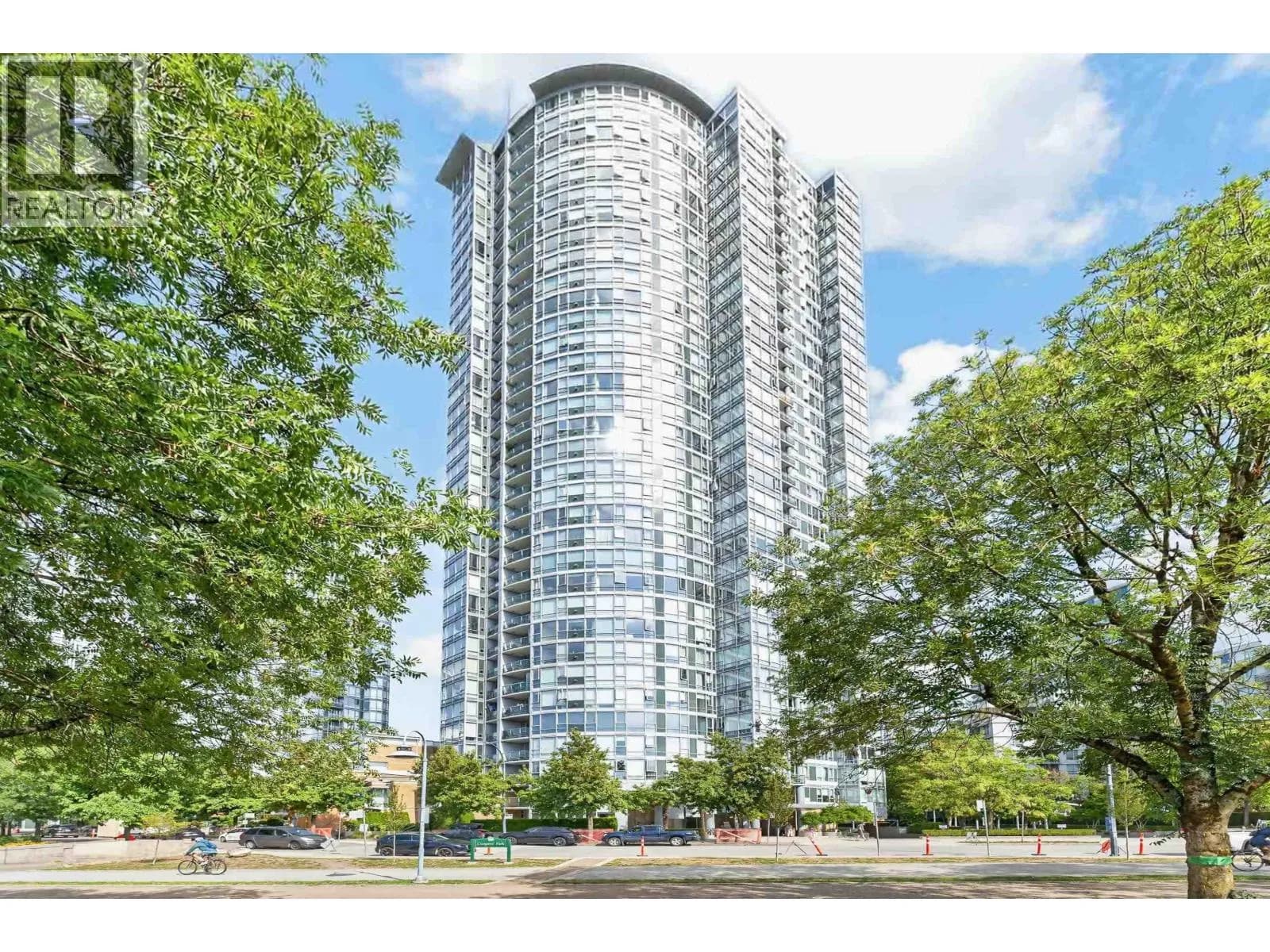 1033 MARINASIDE CRESCENT, Vancouver
