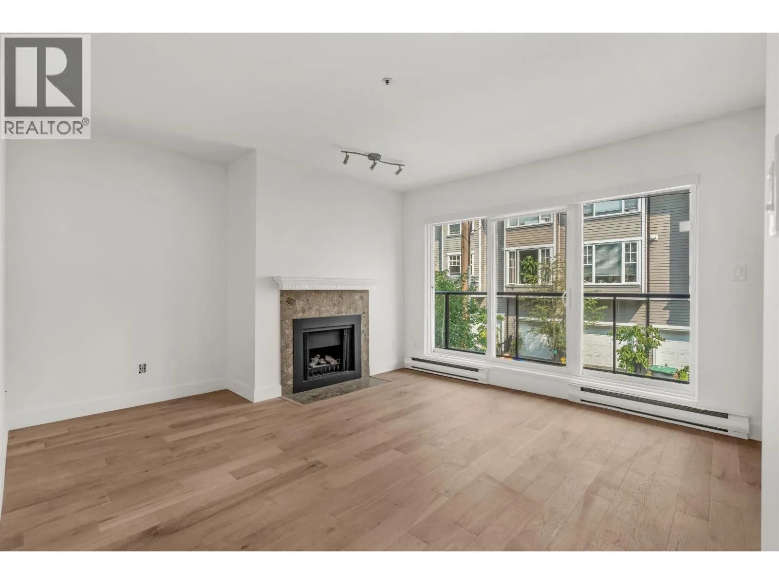 #204 833 W 16TH AVENUE, Vancouver, BC photo 2
