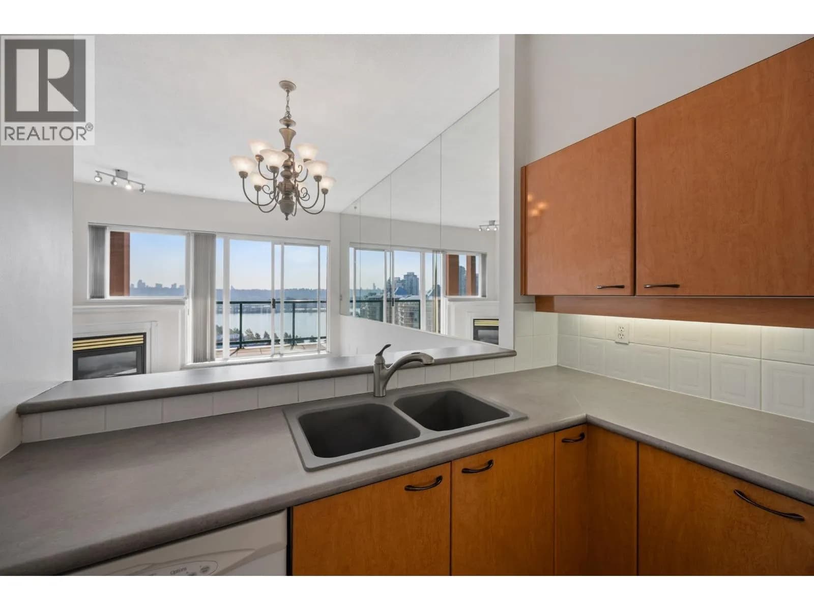 #2102 10 LAGUNA COURT, New Westminster, BC photo 5