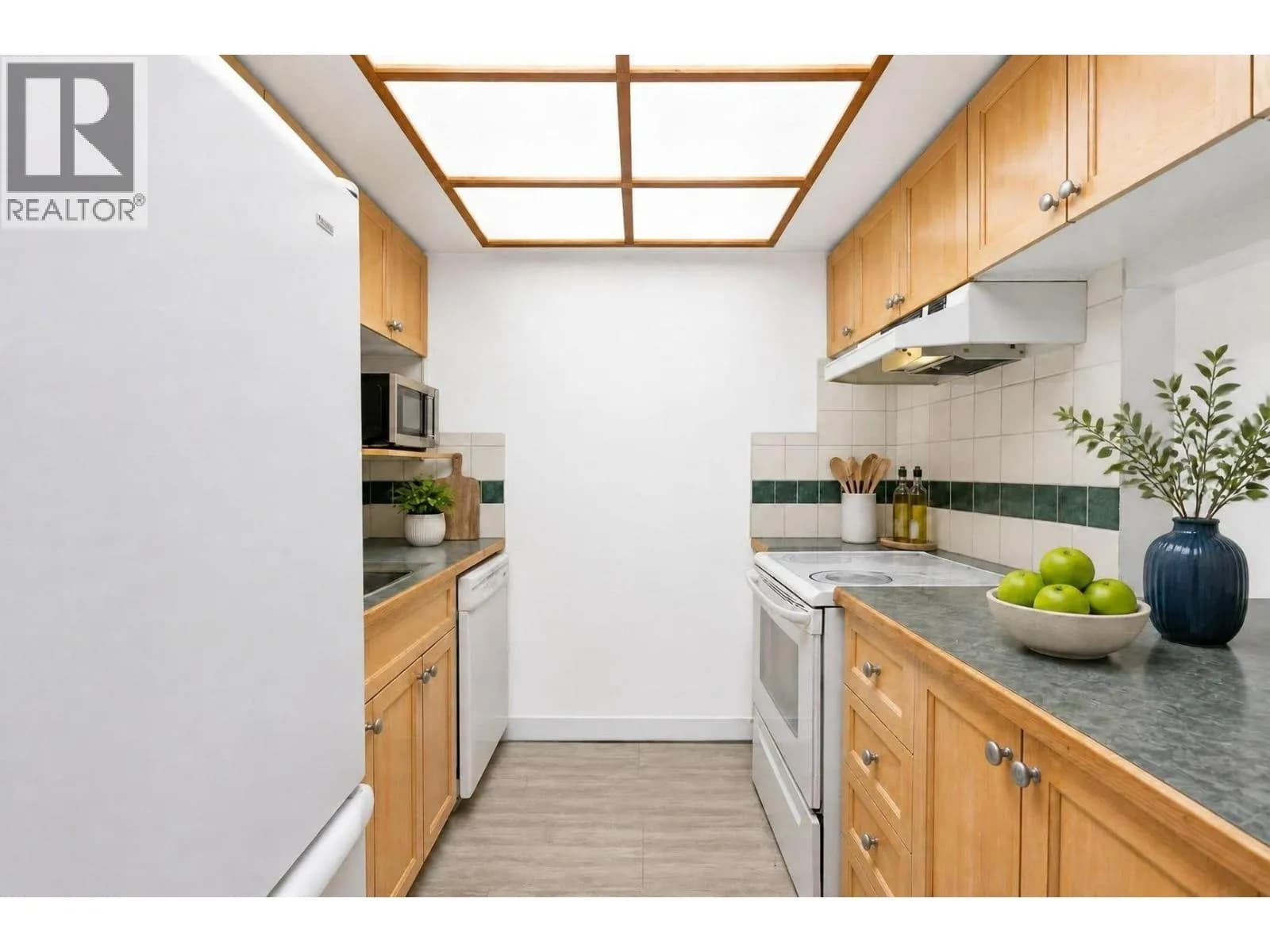 #104 2181 PANORAMA DRIVE, North Vancouver, BC photo 2