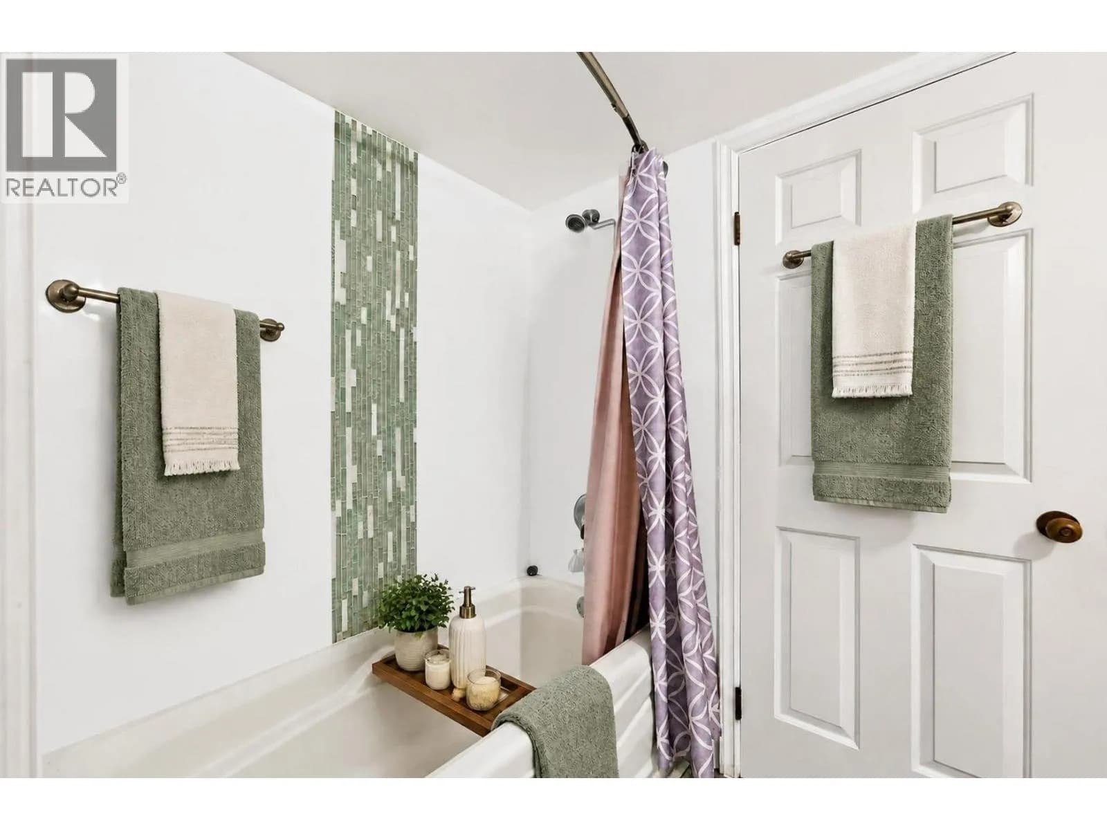 #104 2181 PANORAMA DRIVE, North Vancouver, BC photo 5