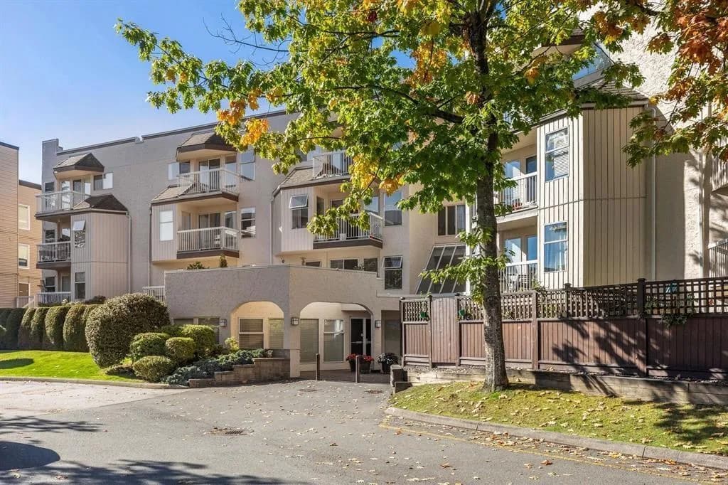 #210 1860 E SOUTHMERE CRESCENT, Surrey, BC photo 1