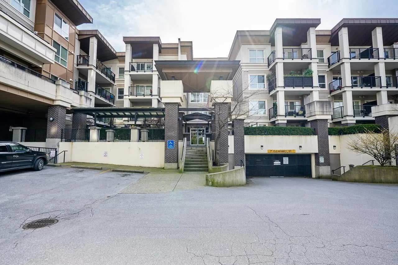 #410 9655 KING GEORGE BOULEVARD, Surrey, BC photo 2
