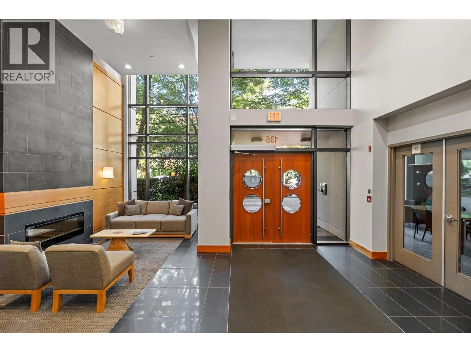 #205 135 W 2ND STREET, North Vancouver, BC photo 3