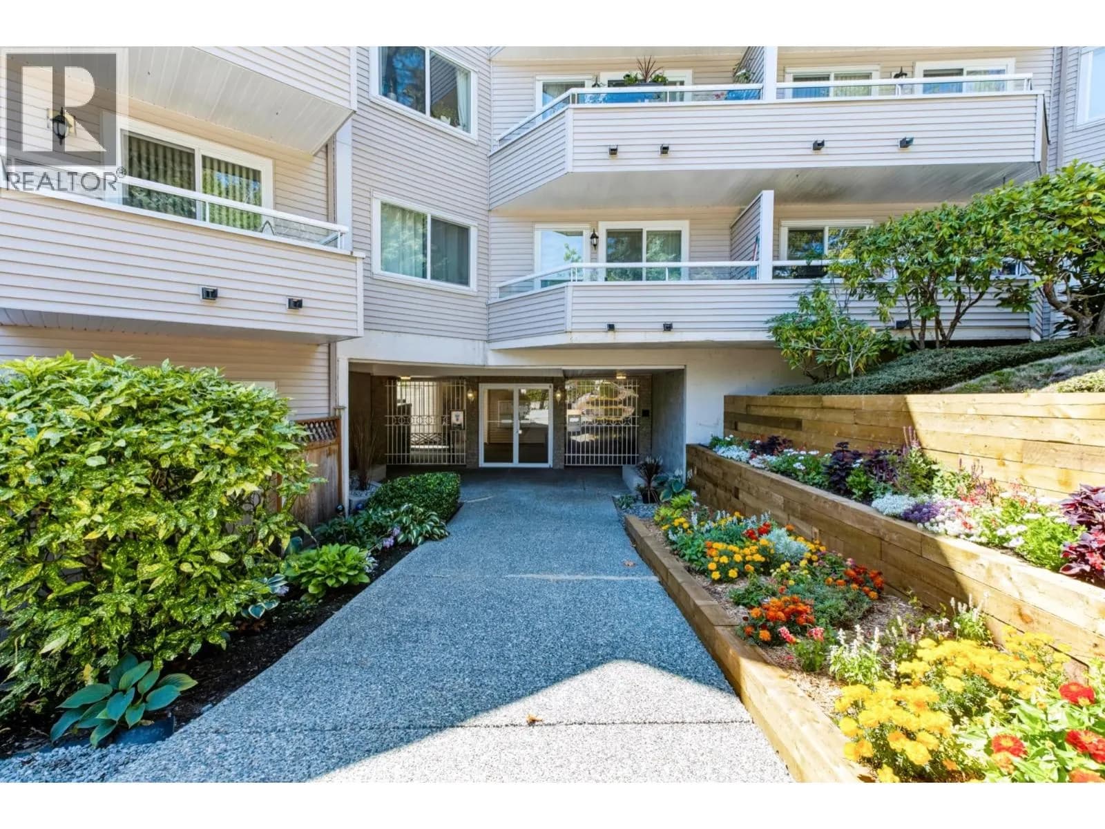 450 BROMLEY STREET, Coquitlam
