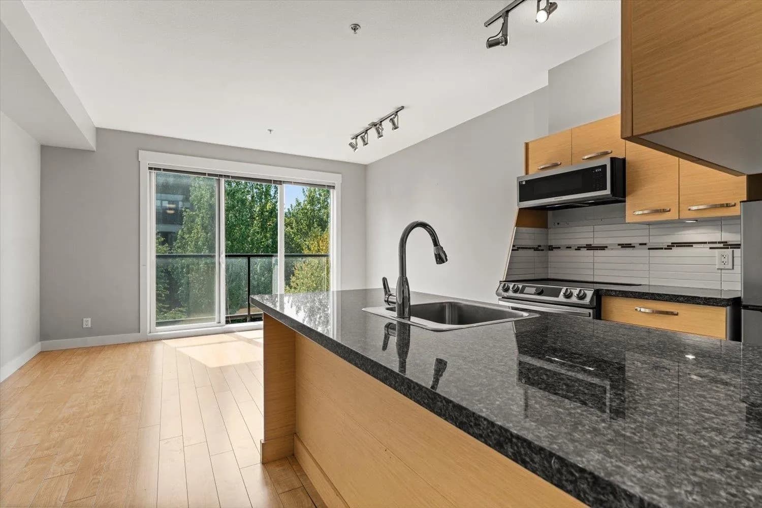 #310 33539 HOLLAND AVENUE, Abbotsford, BC photo 2