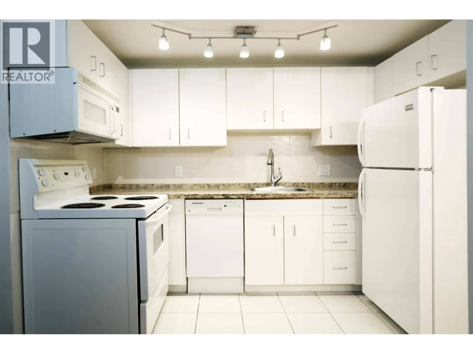 #807 555 JERVIS STREET, Vancouver, BC photo 4