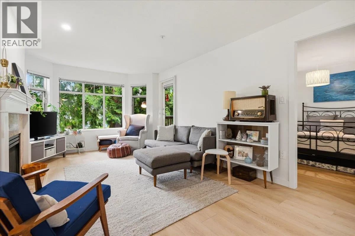 #411 2059 CHESTERFIELD AVENUE, North Vancouver, BC photo 3